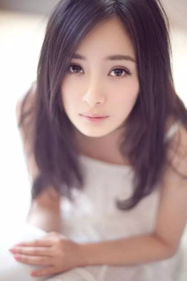 222间房主播跳舞 烟雾缭绕